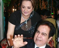 Dilip Kumar, Saira Banu give hand impression for Riteish's museum